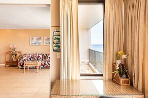 Waikiki Banyan Condo Located One Block From Waikiki Beach! by Koko Res