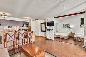 Waikiki Banyan Condo Located One Block From Waikiki Beach! by Koko Res