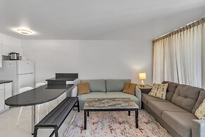 Waikiki Banyan Condo Located One Block From Waikiki Beach! by Koko Res