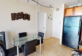 Waikiki Banyan Condo Located One Block From Waikiki Beach! by Koko Res