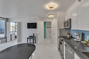 Waikiki Banyan Condo Located One Block From Waikiki Beach! by Koko Res