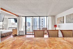 Waikiki Banyan Condo Located One Block From Waikiki Beach! by Koko Res