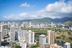 Waikiki Banyan Condo Located One Block From Waikiki Beach! by Koko Res