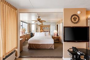 Waikiki Banyan Condo Located One Block From Waikiki Beach! by Koko Res