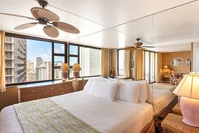 Waikiki Banyan Condo Located One Block From Waikiki Beach! by Koko Res