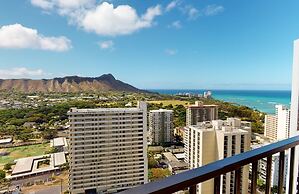 Sleek & Modern 32nd Floor Condo at the Waikiki Banyan - Free parking! 