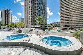 Light & Airy 8th Floor Ocean View Condo with Lanai and FREE Parking! b