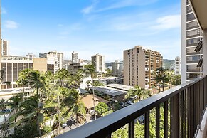 Light & Airy 8th Floor Ocean View Condo with Lanai and FREE Parking! b