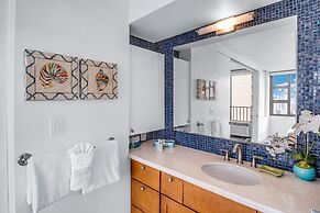 Artsy 32nd Floor Condo with Modern Furnishings & Gorgeous Ocean Views 