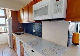 Artsy 32nd Floor Condo with Modern Furnishings & Gorgeous Ocean Views 