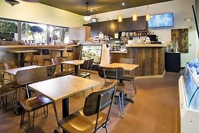 Artsy 32nd Floor Condo with Modern Furnishings & Gorgeous Ocean Views 