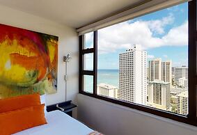 Artsy 32nd Floor Condo with Modern Furnishings & Gorgeous Ocean Views 