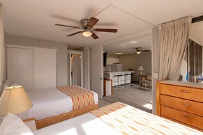 21st Floor Condo With View of Ko'olau Mountains and the Ala Wai Canal 