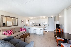 21st Floor Condo With View of Ko'olau Mountains and the Ala Wai Canal 