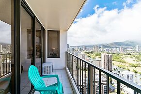 21st Floor Condo With View of Ko'olau Mountains and the Ala Wai Canal 