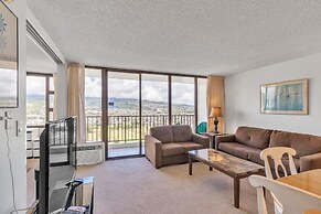 21st Floor Condo With View of Ko'olau Mountains and the Ala Wai Canal 