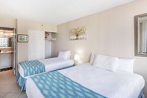 21st Floor Condo With View of Ko'olau Mountains and the Ala Wai Canal 