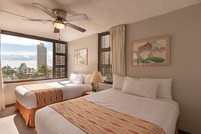 21st Floor Condo With View of Ko'olau Mountains and the Ala Wai Canal 