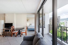 21st Floor Condo With View of Ko'olau Mountains and the Ala Wai Canal 