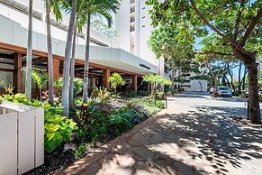 21st Floor Condo With View of Ko'olau Mountains and the Ala Wai Canal 