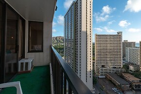 21st Floor Condo With View of Ko'olau Mountains and the Ala Wai Canal 
