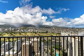 21st Floor Condo With View of Ko'olau Mountains and the Ala Wai Canal 