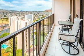 21st Floor Condo With View of Ko'olau Mountains and the Ala Wai Canal 