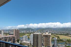 21st Floor Condo With View of Ko'olau Mountains and the Ala Wai Canal 
