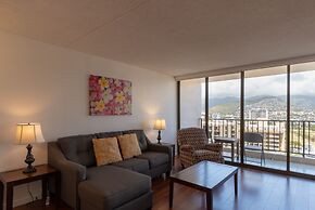 21st Floor Condo With View of Ko'olau Mountains and the Ala Wai Canal 