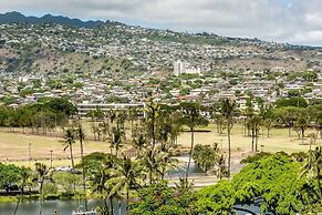 21st Floor Condo With View of Ko'olau Mountains and the Ala Wai Canal 