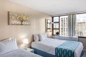 21st Floor Condo With View of Ko'olau Mountains and the Ala Wai Canal 