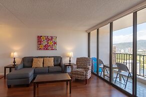 21st Floor Condo With View of Ko'olau Mountains and the Ala Wai Canal 