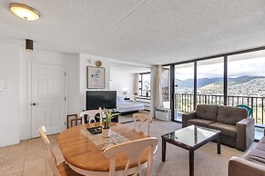 21st Floor Condo With View of Ko'olau Mountains and the Ala Wai Canal 