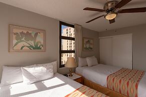 21st Floor Condo With View of Ko'olau Mountains and the Ala Wai Canal 