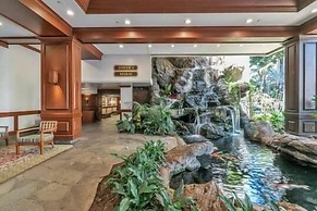 21st Floor Condo With View of Ko'olau Mountains and the Ala Wai Canal 