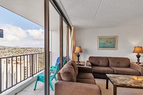 21st Floor Condo With View of Ko'olau Mountains and the Ala Wai Canal 