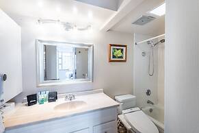 21st Floor Condo With View of Ko'olau Mountains and the Ala Wai Canal 