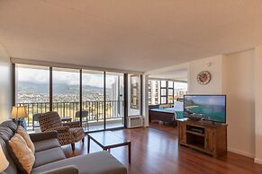 21st Floor Condo With View of Ko'olau Mountains and the Ala Wai Canal 