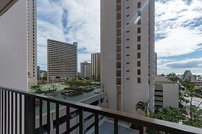 21st Floor Condo With View of Ko'olau Mountains and the Ala Wai Canal 