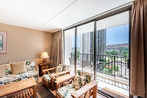 Spacious 14th Floor Corner Suite, Partial Diamond Head and Ocean Views