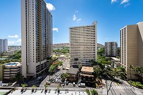 Spacious 14th Floor Corner Suite, Partial Diamond Head and Ocean Views
