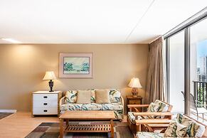 Spacious 14th Floor Corner Suite, Partial Diamond Head and Ocean Views