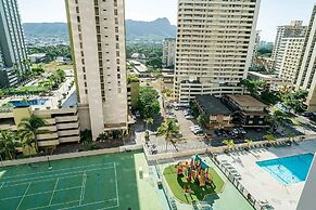Spacious 14th Floor Corner Suite, Partial Diamond Head and Ocean Views