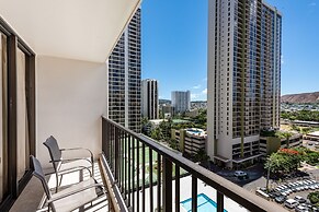 Spacious 14th Floor Corner Suite, Partial Diamond Head and Ocean Views