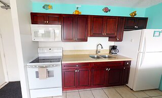 Deluxe Condo Near Waikiki Beach - Free Parking by Koko Resort Vacation