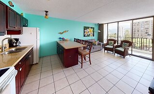 Deluxe Condo Near Waikiki Beach - Free Parking by Koko Resort Vacation