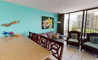 Deluxe Condo Near Waikiki Beach - Free Parking by Koko Resort Vacation