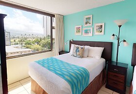 Deluxe Condo Near Waikiki Beach - Free Parking by Koko Resort Vacation