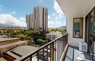 Deluxe Condo Near Waikiki Beach - Free Parking by Koko Resort Vacation