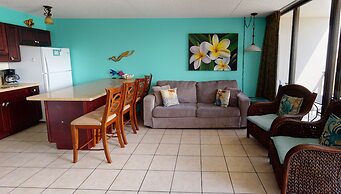 Deluxe Condo Near Waikiki Beach - Free Parking by Koko Resort Vacation